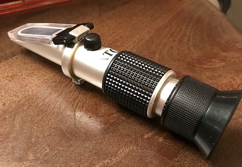 Refractometer for bee keeping